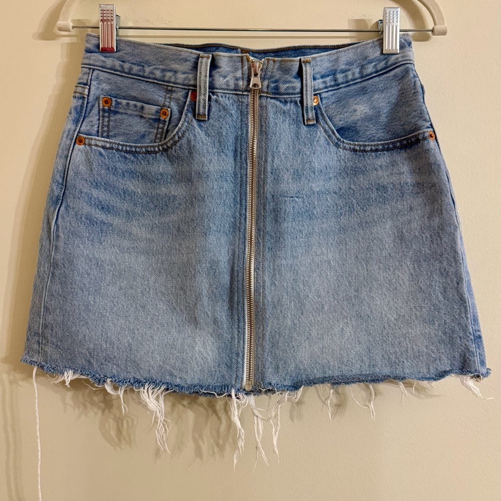 Levi's Y2K Front Zip Cotton Mini Skirt Light Wash Denim Size 27